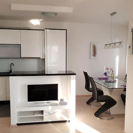 Kiara Apartment Split