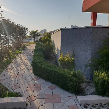 Kiara Apartment Split